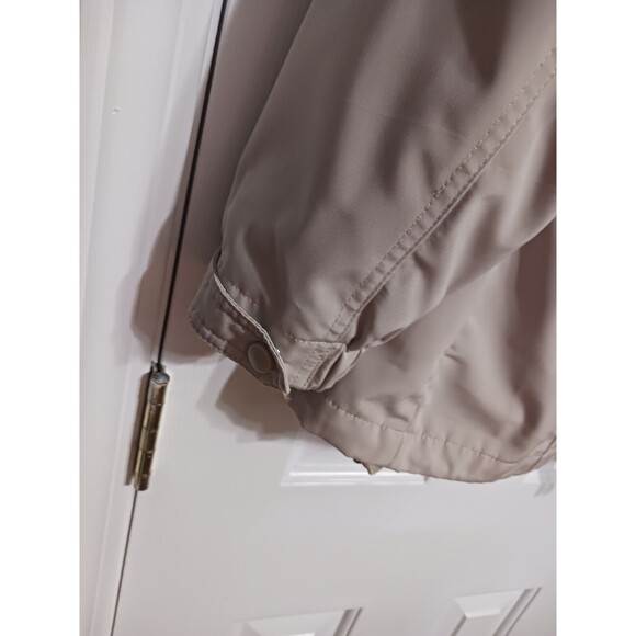 Women's Liz Claiborne Light Taupe Jacket Size L Rain? - Picture 10 of 10